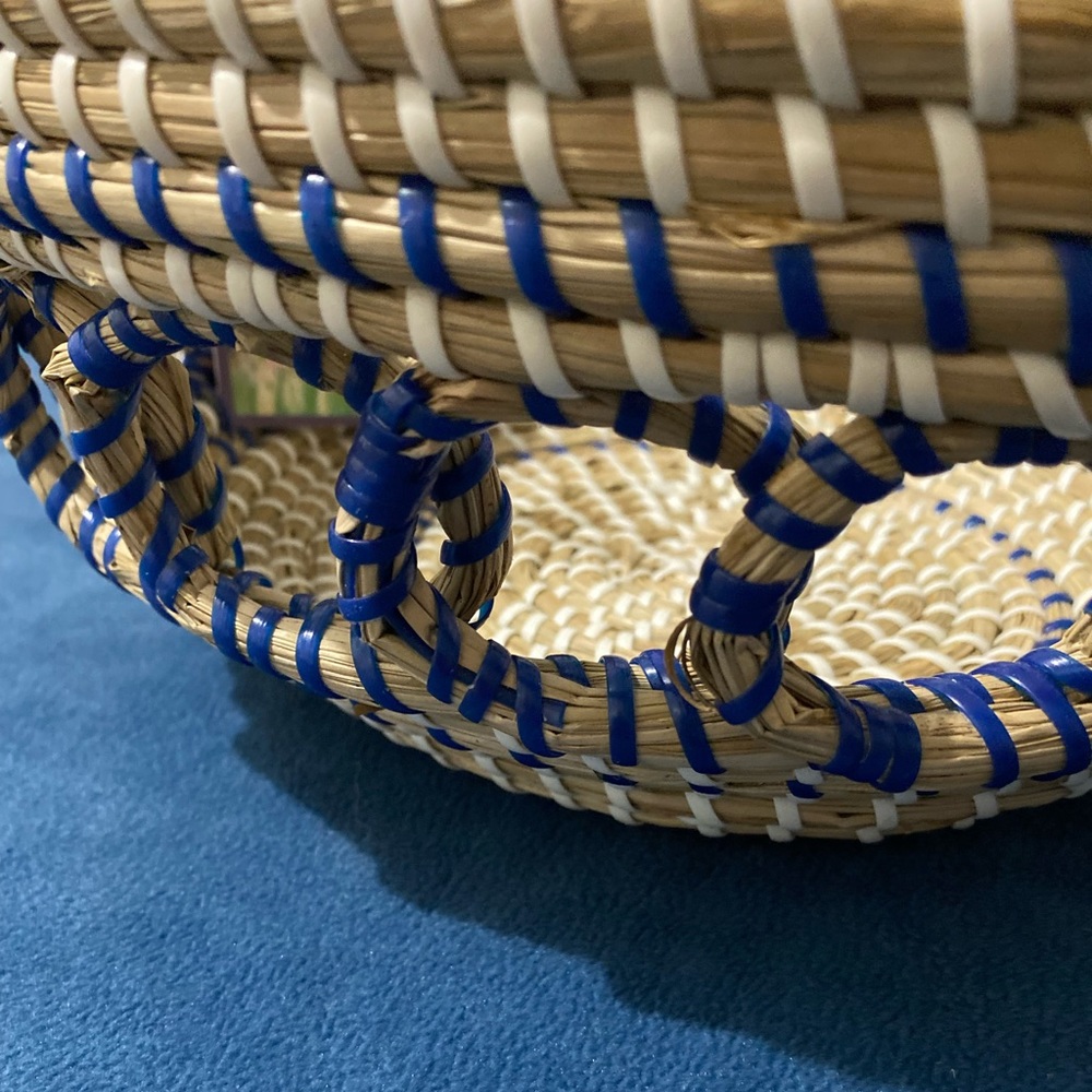 Hand Crafted 11” Round Grass Woven Basket NEW with Tags, Boho Chic - Picture 2 of 2